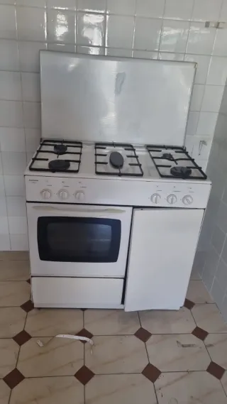Cocina de gas butano blanca