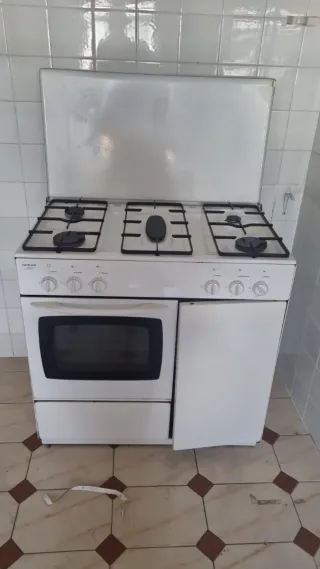 Cocina de gas butano blanca