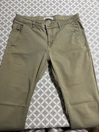 Pantalón Chino Verde Pull and Bear Talla 38