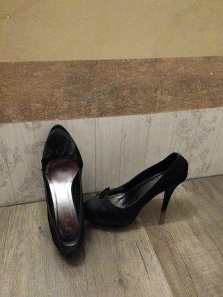 Zapatos de tacón negros para mujer