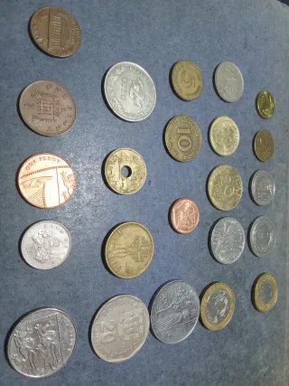 Lote 23 monedas del mundo