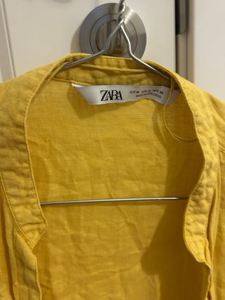 Camisa Zara manga larga fina amarilla Talla M