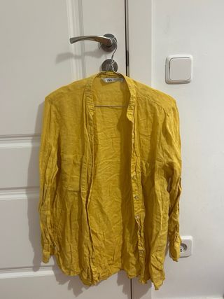 Camisa Zara manga larga fina amarilla Talla M