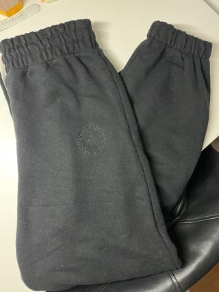 Chándal negro con estampado