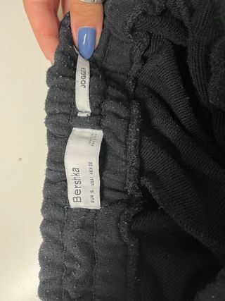 Chándal negro con estampado