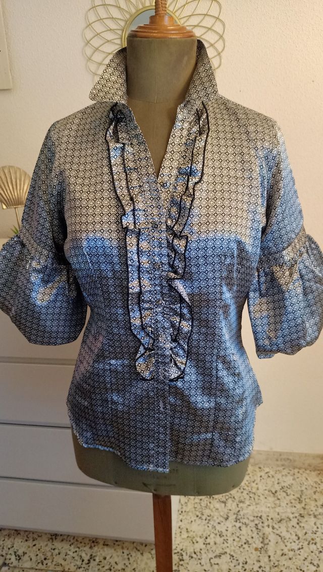 Blusa estampada con volantes