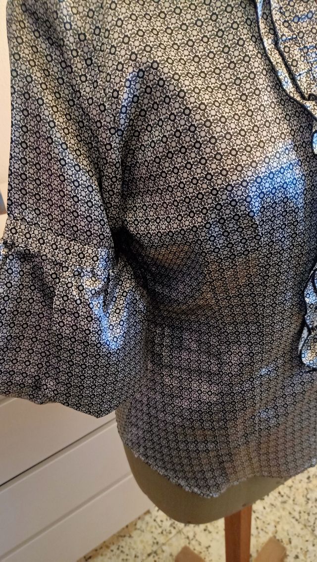 Blusa estampada con volantes