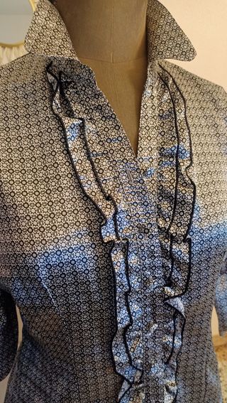 Blusa estampada con volantes