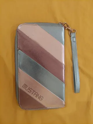 Cartera de mano Mustang