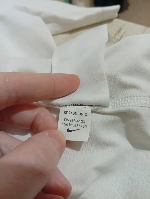 T-shirt sportiva bianca Nike
Taglia S 