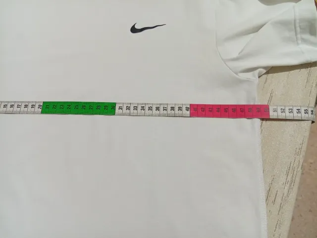 T-shirt sportiva bianca Nike
Taglia S 