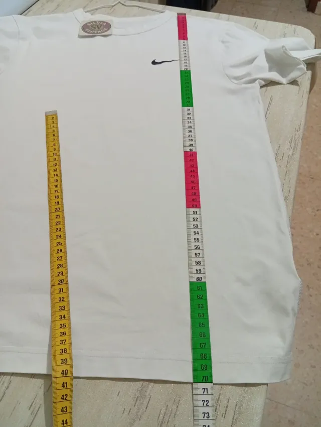 T-shirt sportiva bianca Nike
Taglia S 