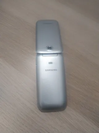Teléfono Samsung Plata