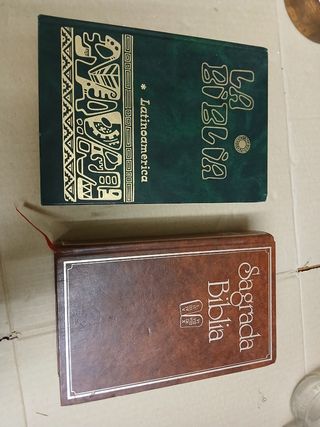 Biblia Sagrada y La Biblia Latinoamericana