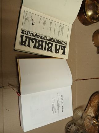 Biblia Sagrada y La Biblia Latinoamericana