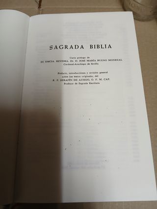 Biblia Sagrada y La Biblia Latinoamericana