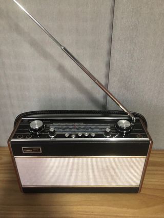 Radio inglesa clásica Roberts VGC 