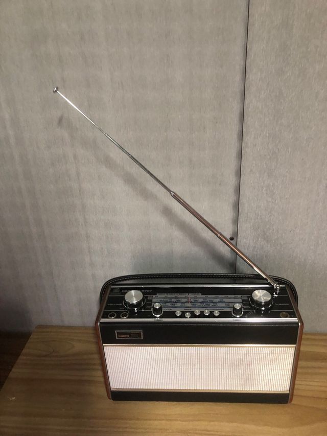 Radio inglesa clásica Roberts VGC
