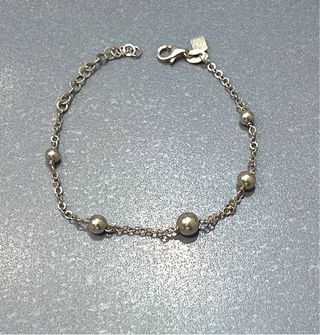 Pulsera de plata con bolitas