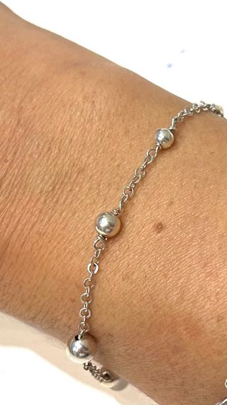 Pulsera de plata con bolitas
