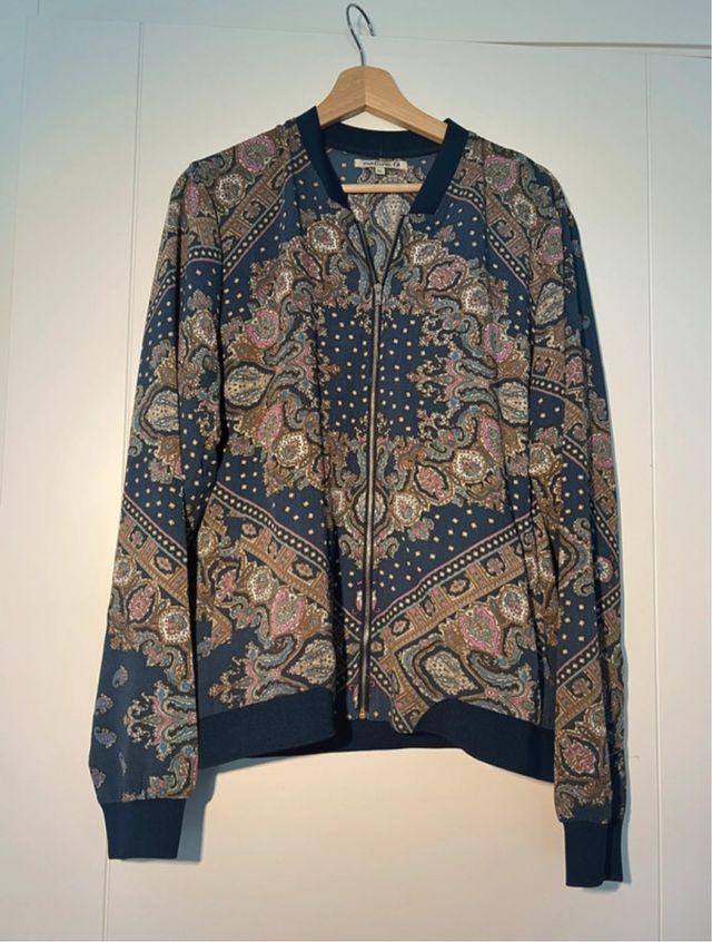 Chaqueta bomber estampada Natura