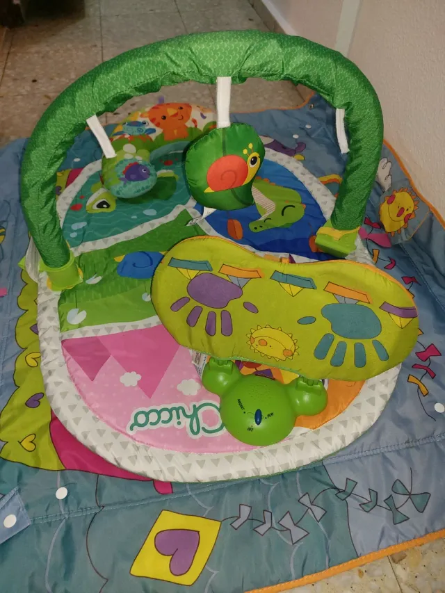 Tapete de juegos para bebés con gimnasio