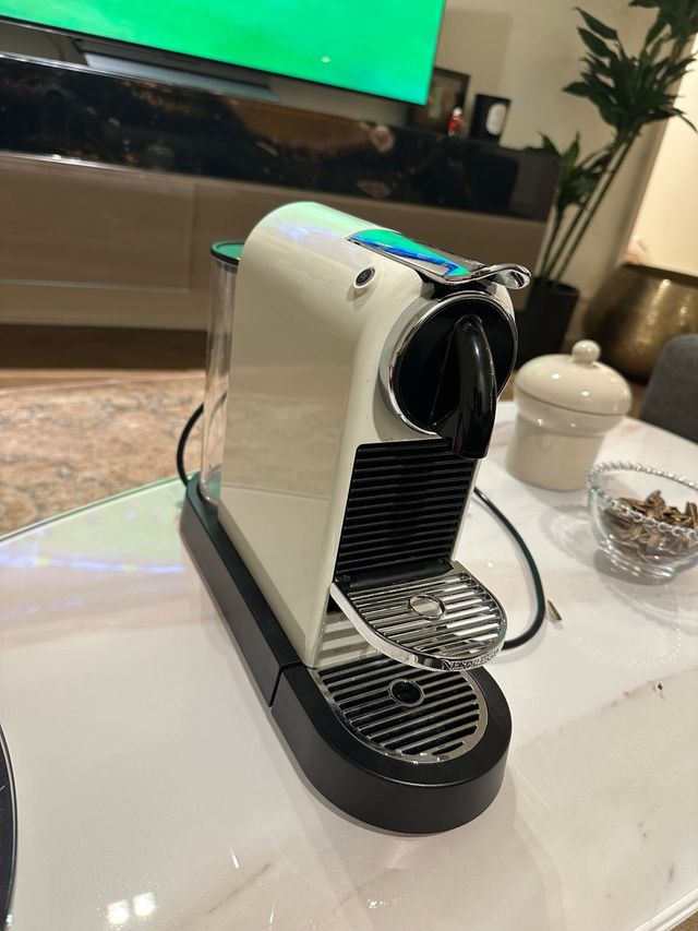 Cafetera Nespresso Citiz Delonghi Blanca