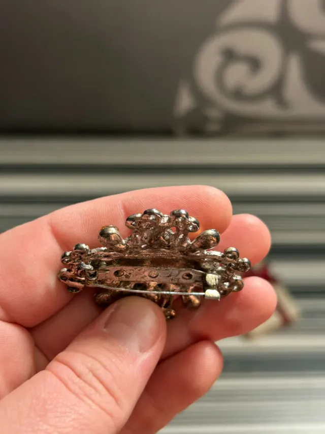 Broche vintage con piedras naranjas