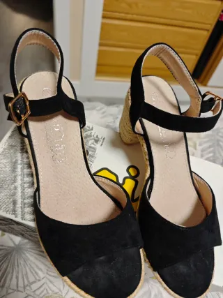Sandalias negras esparto cuña