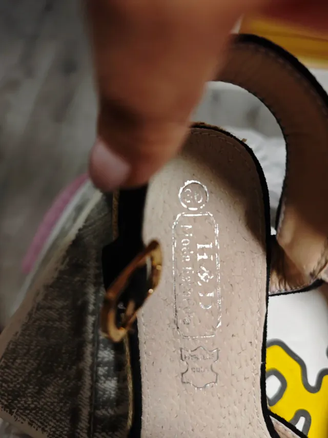 Sandalias negras esparto cuña