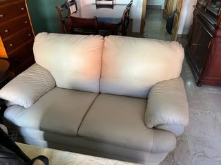 Sofá de piel beige 2 plazas