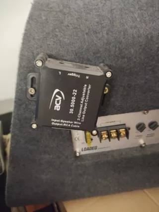 Subwoofer autoamplificado + conversor alta/baja.