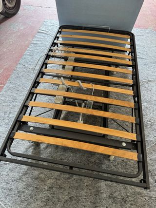 Cama reclinable y colchón en perfecto estado