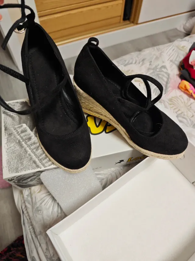 Zapatos de cuña negros