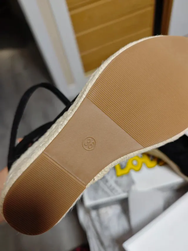 Zapatos de cuña negros