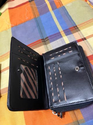 Monedero negro con cremallera