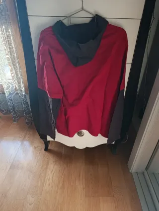 Camiseta manga larga roja y marrón con capucha XXL