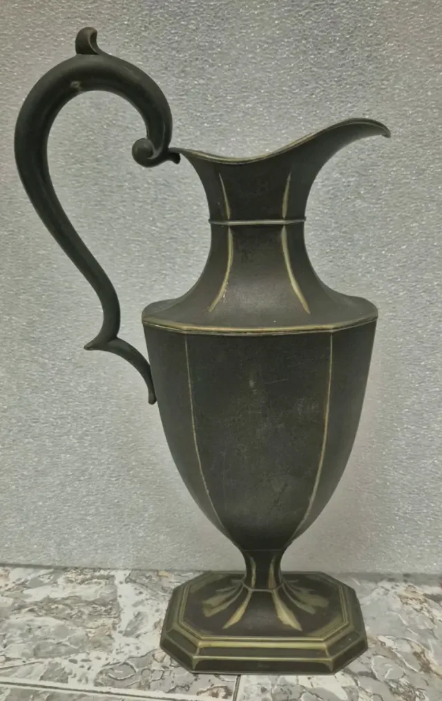 Jarra o ánfora decorativa de alpaca