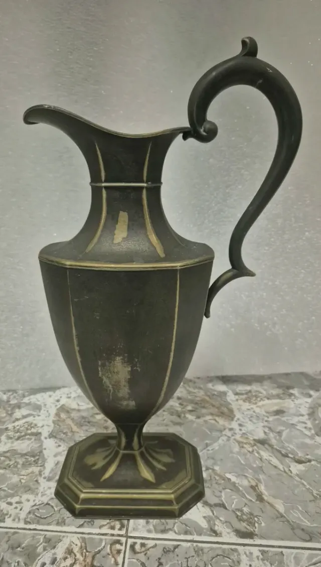 Jarra o ánfora decorativa de alpaca