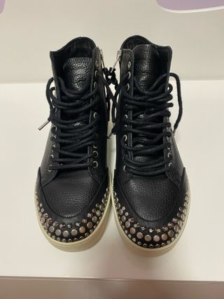 Zapatillas McQ  Talla 37 Negras con Tachuelas