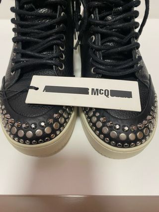 Zapatillas McQ  Talla 37 Negras con Tachuelas