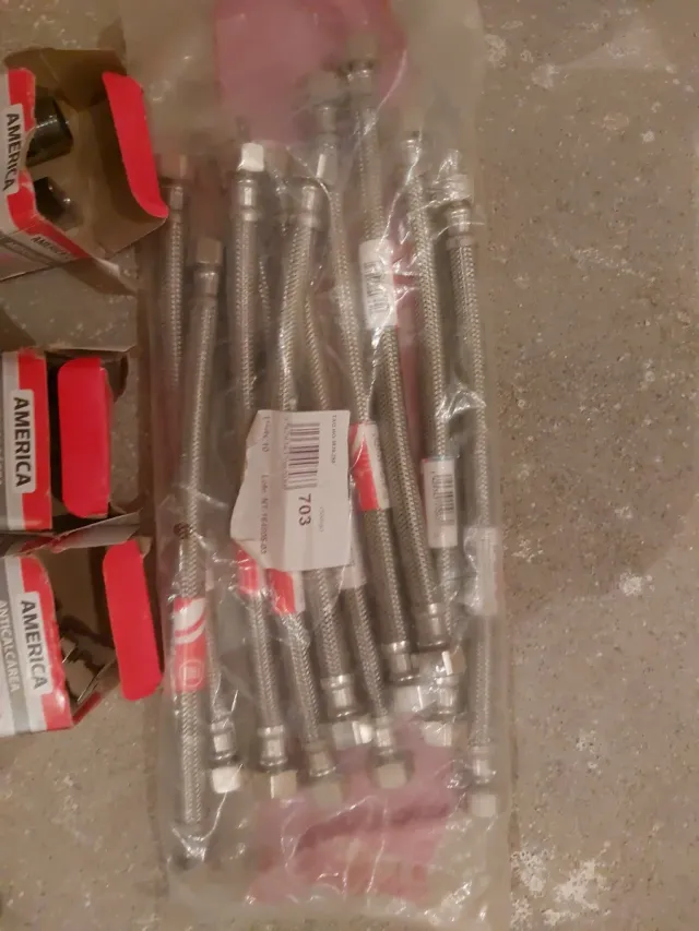 22 Válvulas Escuadra Extra Larga + 10 Latiguillos