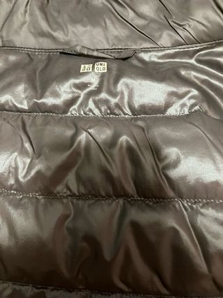 Plumas Uniqlo marrón 