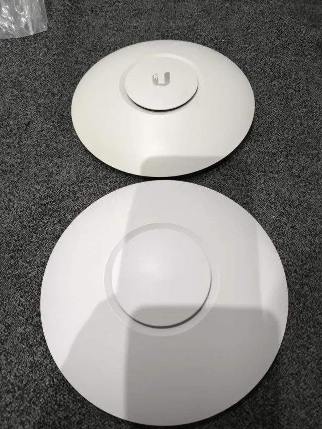 2 x Ubiquiti UniFi AC Lite