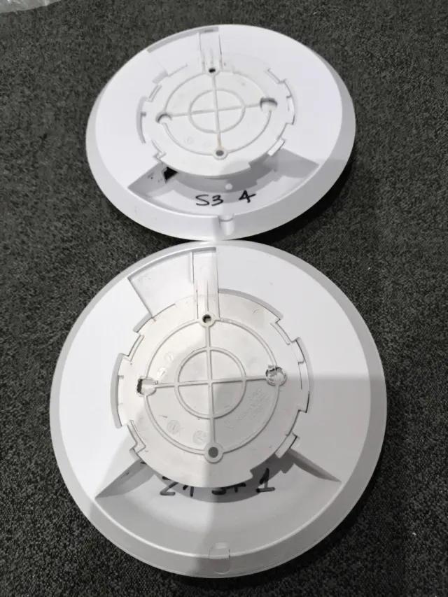 2 x Ubiquiti UniFi AC Lite