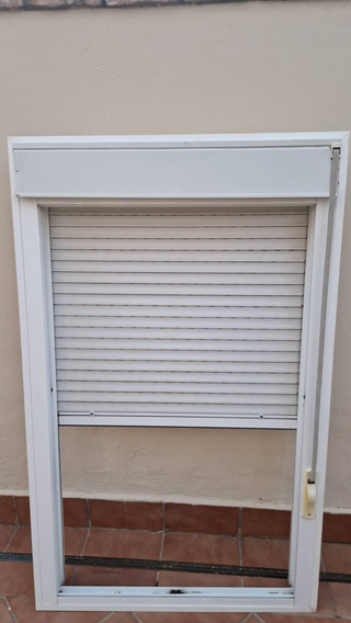 Ventana aluminio con persiana