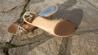 Sandali Guess tacco beige