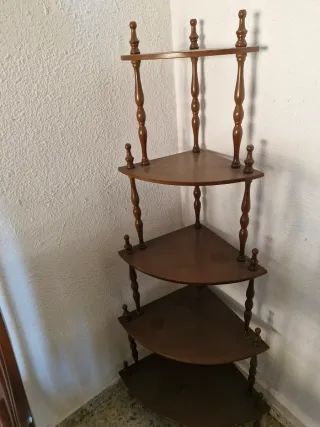Estantería de esquina de madera