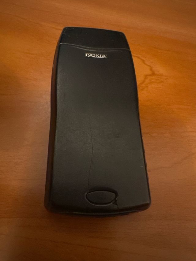 Nokia 8210 Rojo, idioma solo ingles