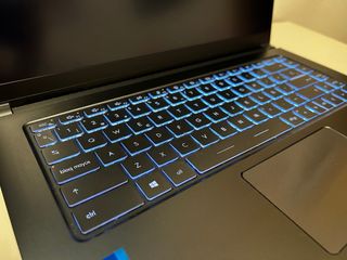 MSI Modern 15 A11MU-60XES Portátil Fino Elegante